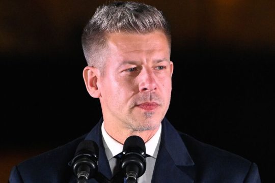 Ο Μάγκιαρ συναντά φον ντερ Λάιεν και ψάχνει ευρωπαϊκούς πόρους: «Δεν υπάρχει χρόνος για χάσιμο»